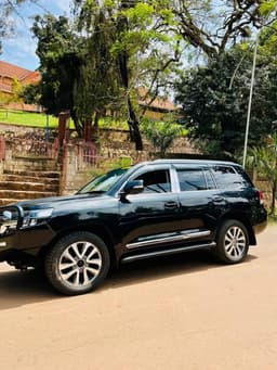 Toyota Land Cruiser Sahara V8 2017 - Image 3