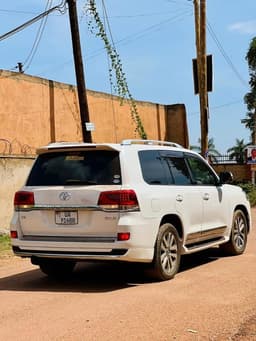 Land Cruiser V8 2017 - Image 4