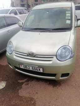 Toyota Sienta 2010 - Image 2