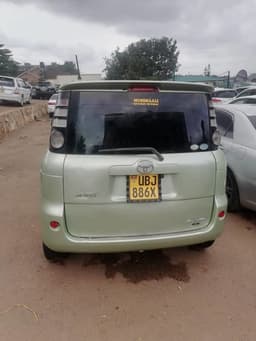 Toyota Sienta 2010 - Image 4