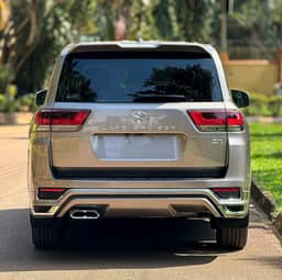 Toyota Land Cruiser 2022 - Image 4