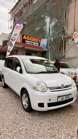 Toyota Sienta 2008 - Image 1