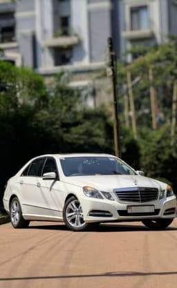 Mercedes-Benz E-300 2012 - Image 1