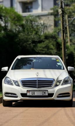 Mercedes-Benz E-300 2012 - Image 2